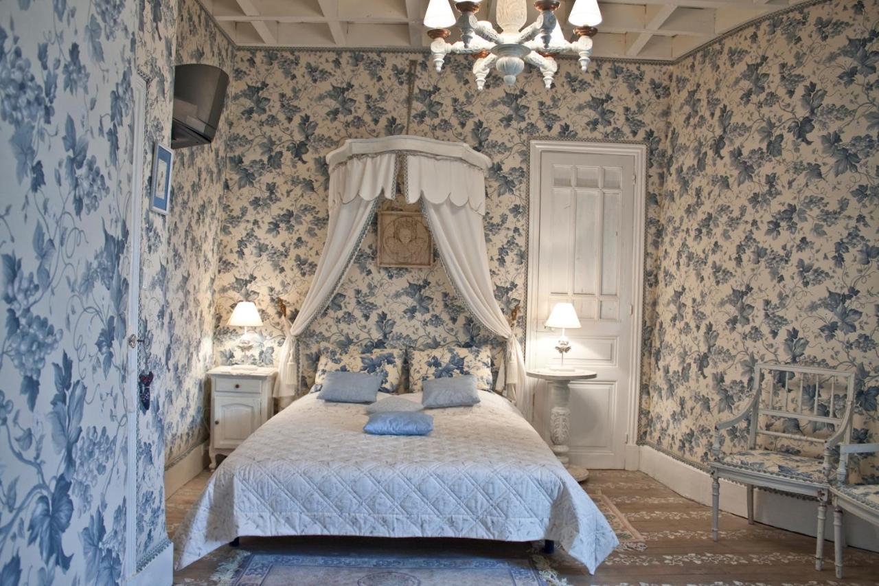 Chateau De Chantelauze Olliergues Eksteriør billede