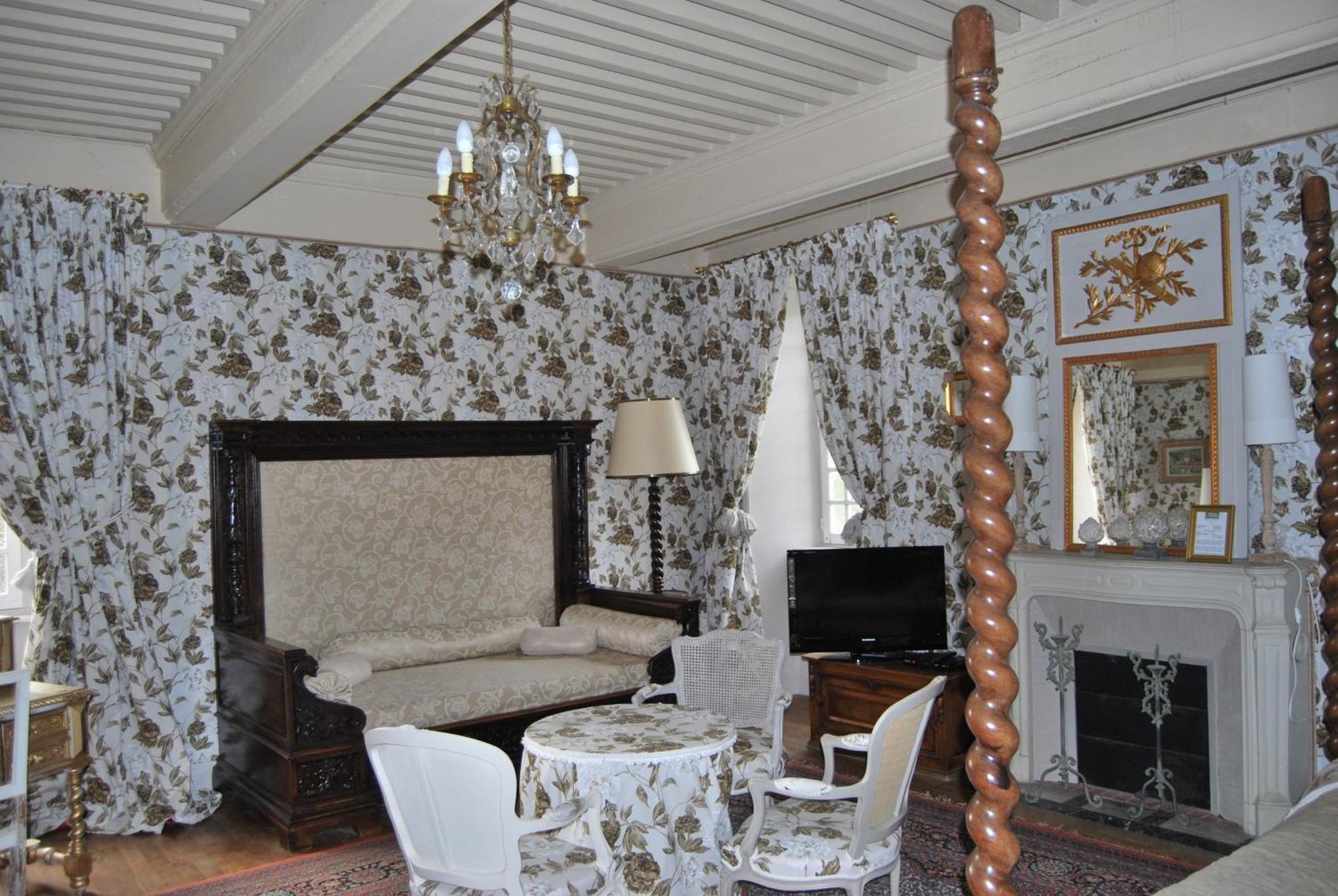 Chateau De Chantelauze Olliergues Værelse billede